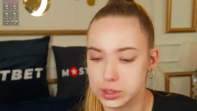 Julia  Star  online show from 12/18/24, 11:45