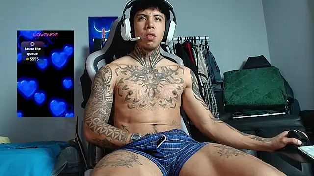 Nickhot0609 online show from 03/25/26, 09:15