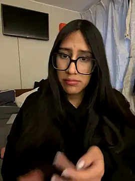 Snapshot of AleFantasy0001 chatting on 10/29/25, 04:15 AleFantasy0001 online show from 10/29/25, 04:15