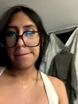 Snapshot of AleFantasy0001 chatting on 10/30/25, 04:25 AleFantasy0001 online show from 10/30/25, 04:25