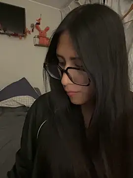 Snapshot of AleFantasy0001 chatting on 11/04/25, 04:11 AleFantasy0001 online show from 11/04/25, 04:11