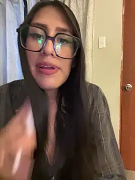 Snapshot of AleFantasy0001 chatting on 12/20/25, 03:35 AleFantasy0001 online show from 12/20/25, 03:35