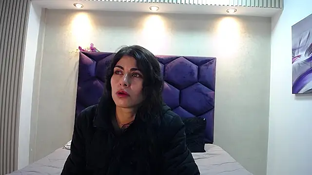 Snapshot of Melodi_Roux chatting on 04/20/26, 01:03 Melodi Roux online show from 04/20/26, 01:03
