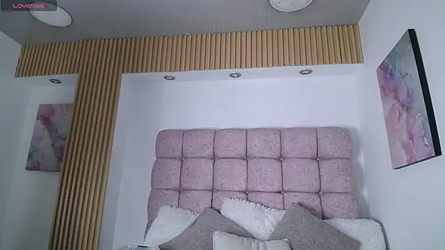Snapshot of Melodi_Roux chatting on 06/22/26, 01:30 Melodi Roux online show from 06/22/26, 01:30