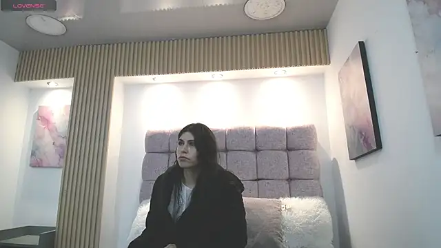 Snapshot of Melodi_Roux chatting on 07/02/26, 12:44 Melodi Roux online show from 07/02/26, 12:44