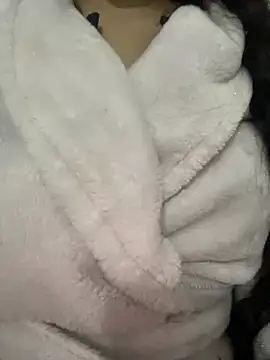 Snapshot of Lina-lolo chatting on 12/23/24, 06:48 Lina-lolo online show from 12/23/24, 06:48