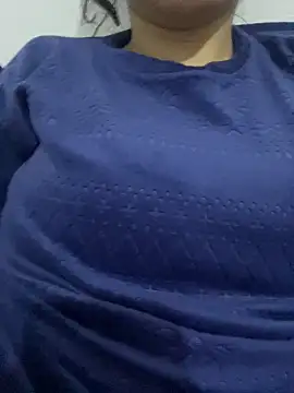 Snapshot of Lina-lolo chatting on 03/04/25, 04:27 Lina-lolo online show from 03/04/25, 04:27