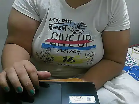 Queen of boobs01 online show from 01/15/25, 04:54