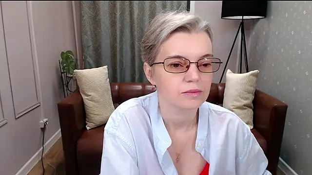 Snapshot of Cutie_Erikaa1 chatting on 10/31/25, 02:12 Cutie Erikaa1 online show from 10/31/25, 02:12