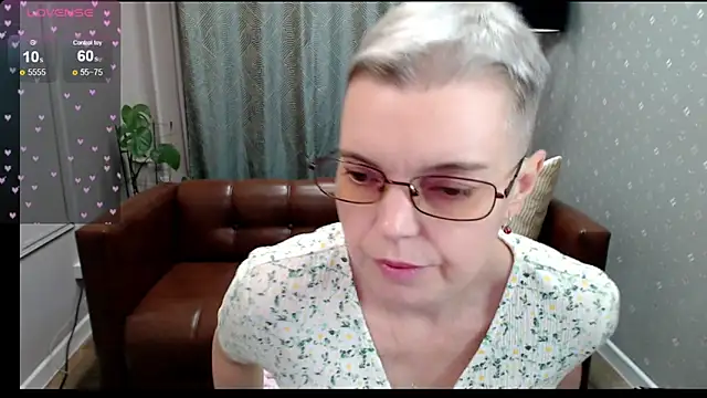 Snapshot of Cutie_Erikaa1 chatting on 11/08/25, 09:42 Cutie Erikaa1 online show from 11/08/25, 09:42