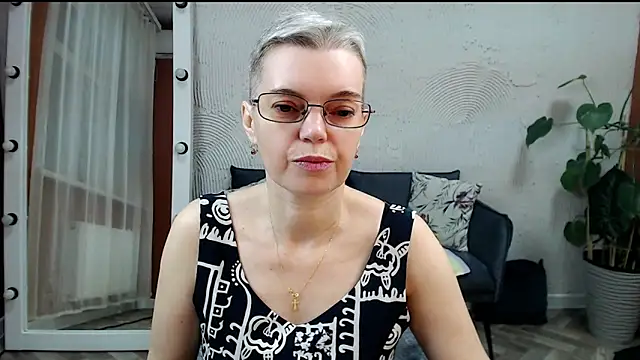 Snapshot of Cutie_Erikaa1 chatting on 11/20/25, 02:45 Cutie Erikaa1 online show from 11/20/25, 02:45