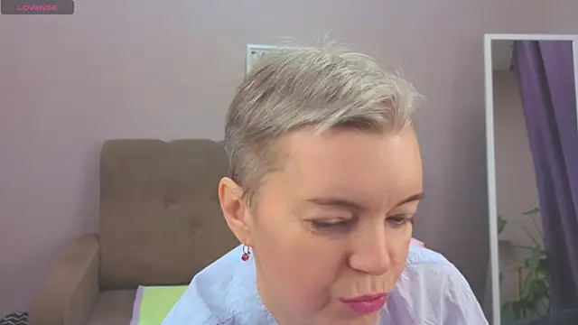 Snapshot of Cutie_Erikaa1 chatting on 12/14/25, 02:17 Cutie Erikaa1 online show from 12/14/25, 02:17