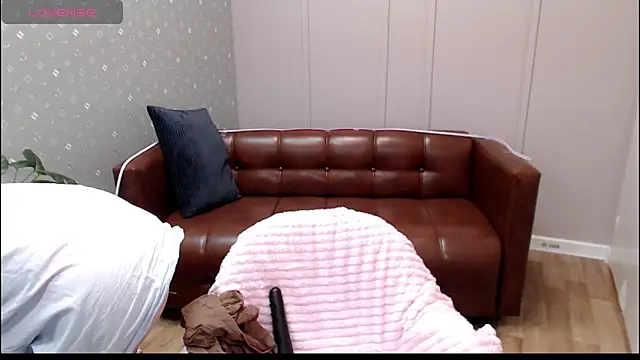 Snapshot of Cutie_Erikaa1 chatting on 12/17/25, 02:28 Cutie Erikaa1 online show from 12/17/25, 02:28