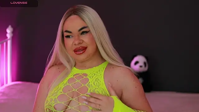 Snapshot of MissLilaa chatting on 12/17/24, 06:42 MissLilaa online show from 12/17/24, 06:42