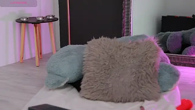 Snapshot of MissLilaa chatting on 02/05/25, 12:17 MissLilaa online show from 02/05/25, 12:17