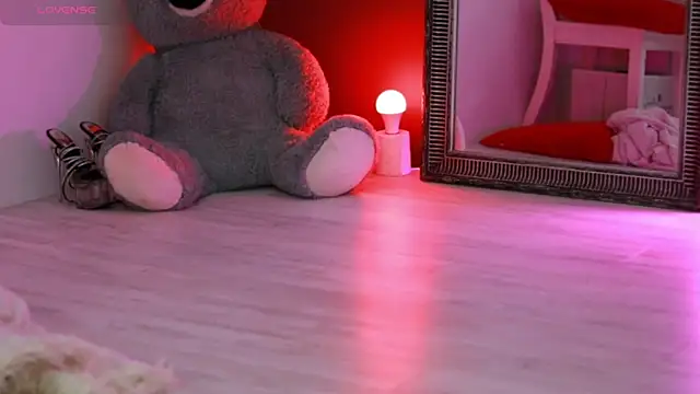 Snapshot of MissLilaa chatting on 03/13/25, 08:32 MissLilaa online show from 03/13/25, 08:32