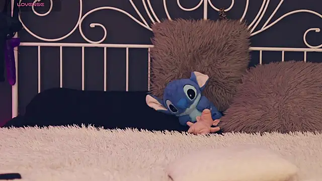 Snapshot of MissLilaa chatting on 11/25/25, 04:18 MissLilaa online show from 11/25/25, 04:18