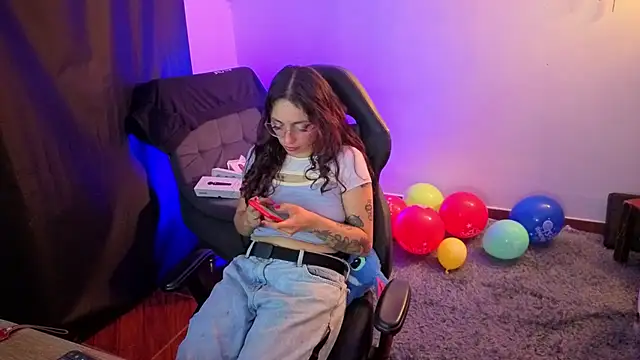 Snapshot of katianzayn chatting on 09/18/25, 05:20 katianzayn online show from 09/18/25, 05:20