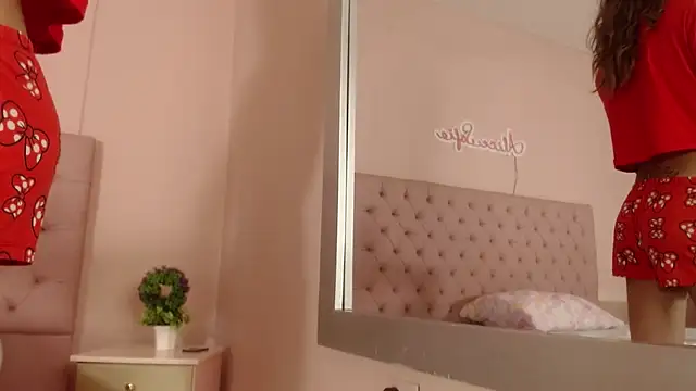 alice sofia online show from 10/12/25, 12:59