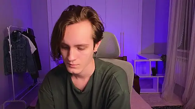 Snapshot of nikompell chatting on 02/26/25, 04:47 nikompell online show from 02/26/25, 04:47