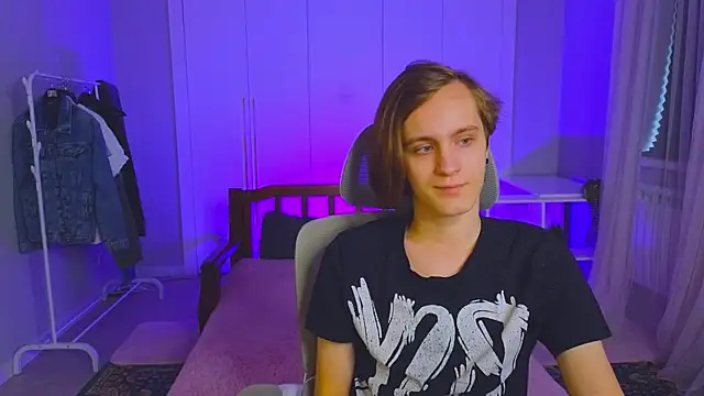 Snapshot of nikompell chatting on 02/27/25, 04:31 nikompell online show from 02/27/25, 04:31