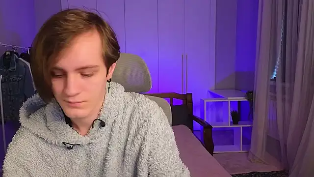 Snapshot of nikompell chatting on 02/28/25, 05:37 nikompell online show from 02/28/25, 05:37