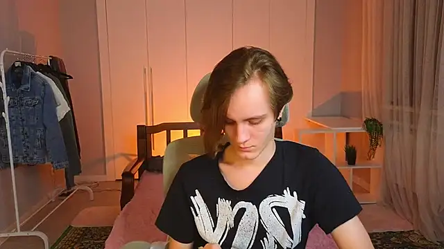 Snapshot of nikompell chatting on 03/10/25, 11:49 nikompell online show from 03/10/25, 11:49