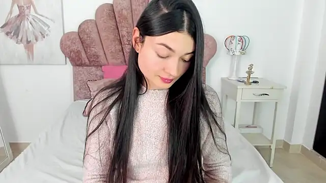 Snapshot of lauraparisi chatting on 09/25/25, 09:40 lauraparisi online show from 09/25/25, 09:40