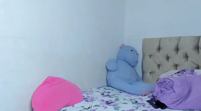 Snapshot of StassieBell chatting on 01/22/25, 09:46 StassieBell online show from 01/22/25, 09:46