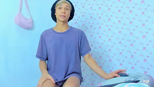 Snapshot of StassieBell chatting on 10/29/25, 07:48 StassieBell online show from 10/29/25, 07:48