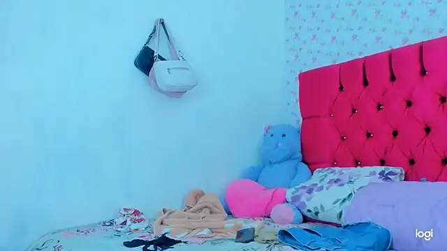 Snapshot of StassieBell chatting on 11/27/25, 05:09 StassieBell online show from 11/27/25, 05:09