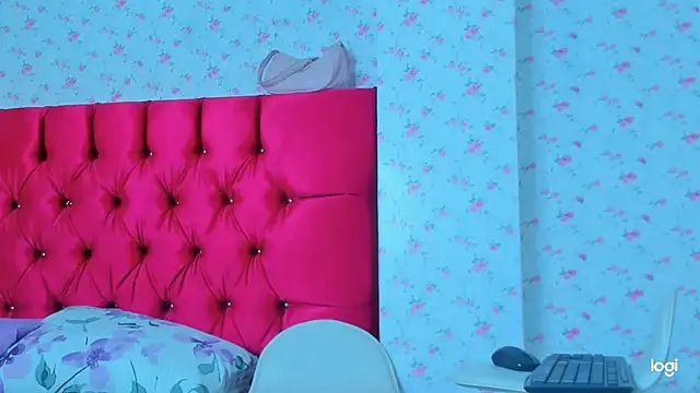 Snapshot of StassieBell chatting on 11/29/25, 02:14 StassieBell online show from 11/29/25, 02:14