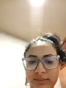 Snapshot of aleejhandraa chatting on 10/23/25, 06:50 aleejhandraa online show from 10/23/25, 06:50