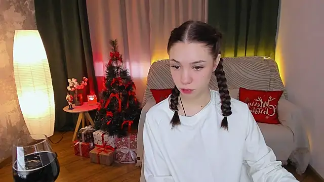 Snapshot of MilliBrown_ chatting on 12/17/24, 07:07 MilliBrown online show from 12/17/24, 07:07