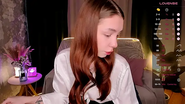 Snapshot of MilliBrown_ chatting on 10/17/25, 08:06 MilliBrown online show from 10/17/25, 08:06