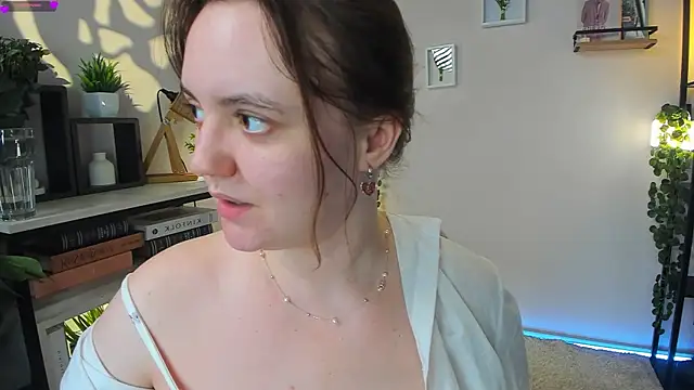 Snapshot of Lella_Ryann_ chatting on 05/17/26, 10:50 Lella Ryann online show from 05/17/26, 10:50