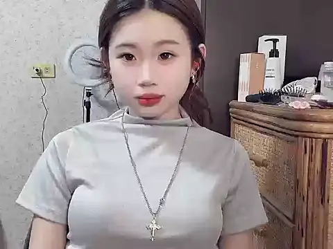 Snapshot of Yu_baby chatting on 12/04/25, 08:01 Yu baby online show from 12/04/25, 08:01