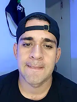 Snapshot of CRISTHIAN_GREY01 chatting on 01/14/25, 06:28 CRISTHIAN GREY01 online show from 01/14/25, 06:28