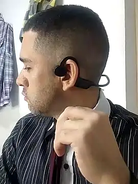 Snapshot of CRISTHIAN_GREY01 chatting on 01/24/25, 04:39 CRISTHIAN GREY01 online show from 01/24/25, 04:39