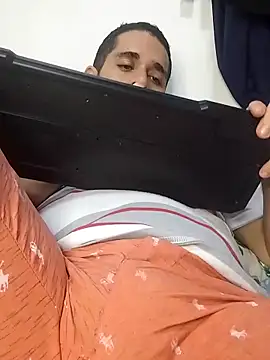 Snapshot of CRISTHIAN_GREY01 chatting on 03/07/25, 05:29 CRISTHIAN GREY01 online show from 03/07/25, 05:29