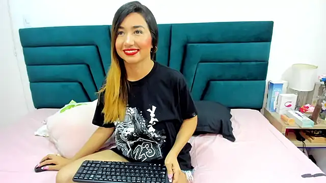 Snapshot of LisaWhite_ chatting on 03/03/25, 10:20 LisaWhite online show from 03/03/25, 10:20