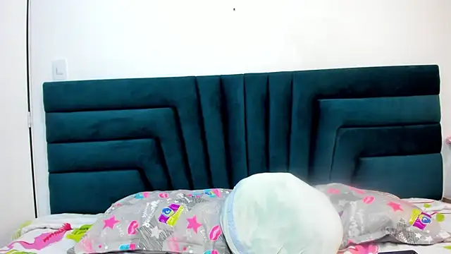 Snapshot of LisaWhite_ chatting on 03/11/25, 03:48 LisaWhite online show from 03/11/25, 03:48