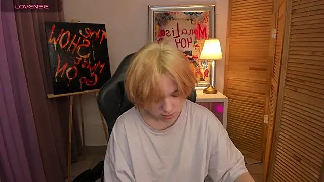 Snapshot of fiamoory chatting on 01/22/25, 01:31 fiamoory online show from 01/22/25, 01:31