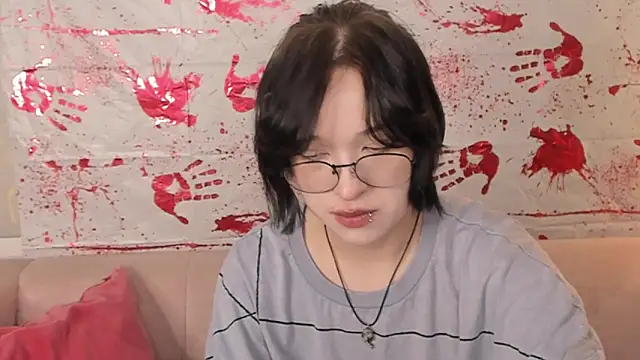 Snapshot of fiamoory chatting on 10/27/25, 01:20 fiamoory online show from 10/27/25, 01:20