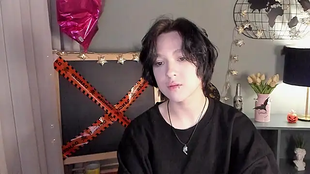 Snapshot of fiamoory chatting on 10/28/25, 08:29 fiamoory online show from 10/28/25, 08:29