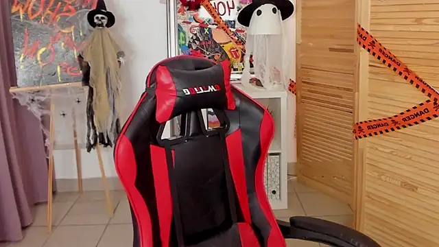 Snapshot of fiamoory chatting on 10/29/25, 12:57 fiamoory online show from 10/29/25, 12:57