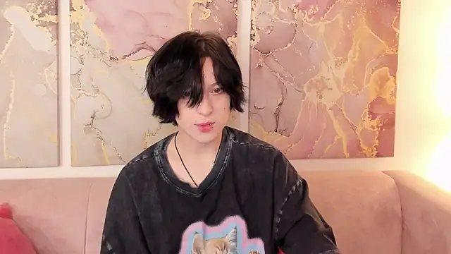 Snapshot of fiamoory chatting on 11/04/25, 12:43 fiamoory online show from 11/04/25, 12:43