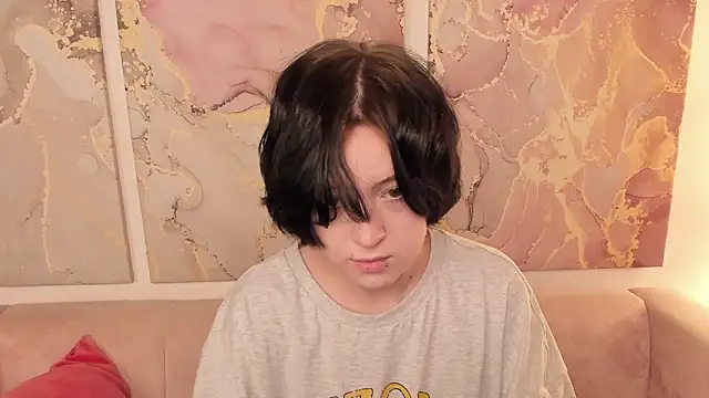 Snapshot of fiamoory chatting on 11/12/25, 08:04 fiamoory online show from 11/12/25, 08:04