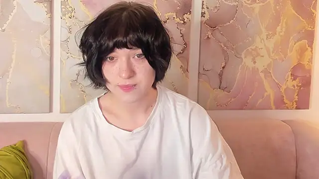 Snapshot of fiamoory chatting on 12/01/25, 01:32 fiamoory online show from 12/01/25, 01:32