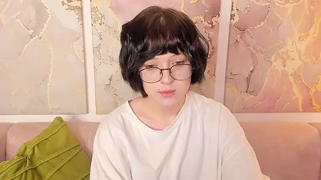 Snapshot of fiamoory chatting on 12/03/25, 01:02 fiamoory online show from 12/03/25, 01:02